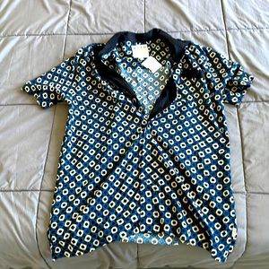 Pattern blue/white/black shirt